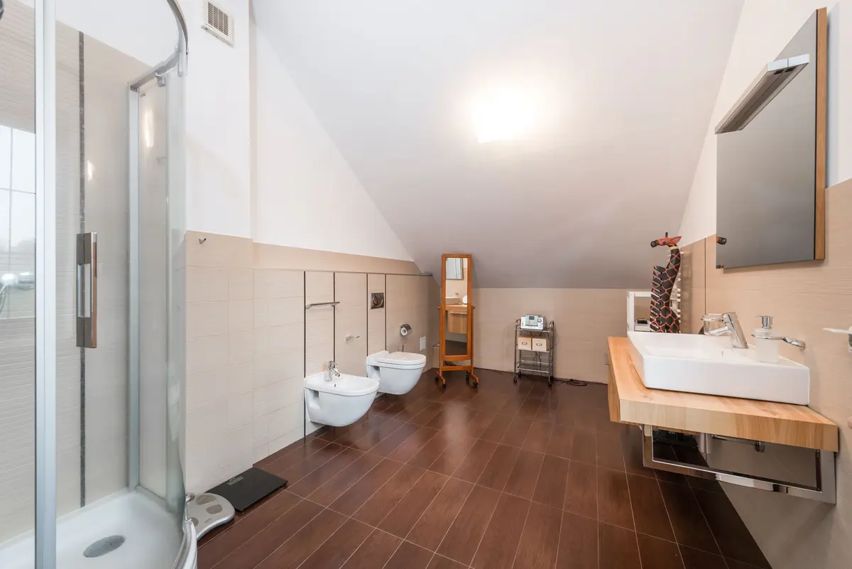 Parquet salle de bain : quel bois et comment le poser
